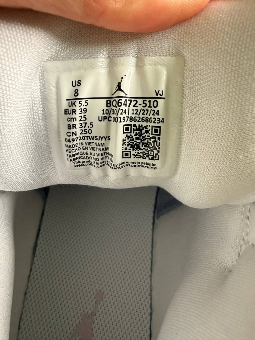 Great condition!!
Women’s Nike Air Jordan 1 Mid — Indigo Haze/Doll/White - Picture 10 of 13